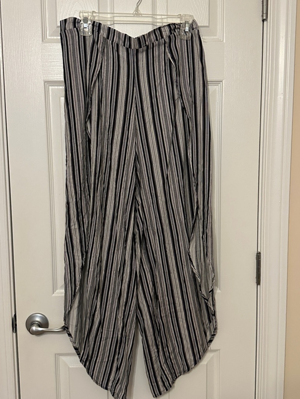 raya sun Black & White Striped Wide-Leg Pants